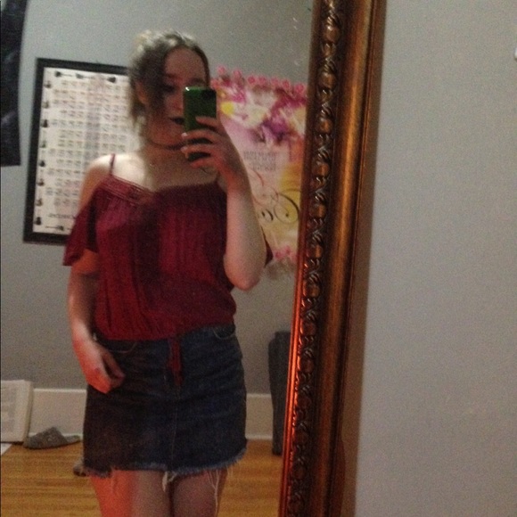 Off-The-Shoulder Blouse - Picture 8 of 8